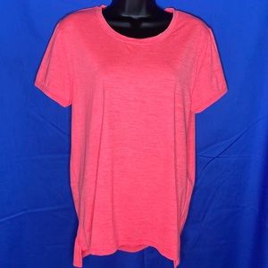 AVIVA Performance women’s t-shirt.      Size L.